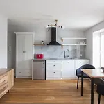 Appartement Quiet Village Neighborhood, Close To Metro, Center *