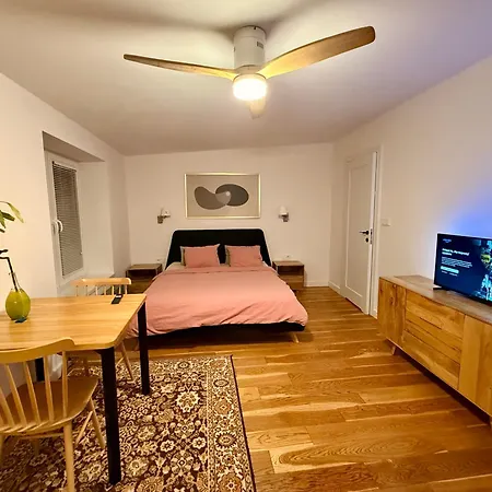 Daire Quiet Village Neighborhood, Close To Metro, Center