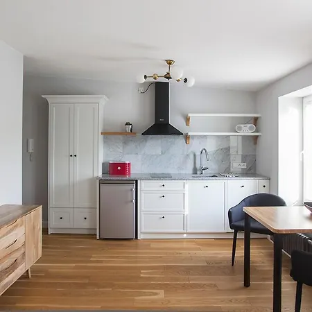 Daire Quiet Village Neighborhood, Close To Metro, Center *