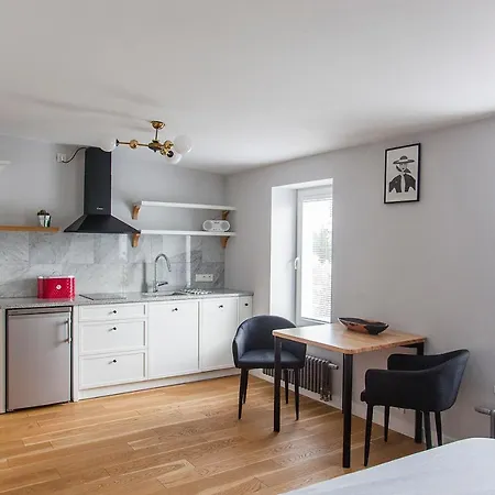 Daire Quiet Village Neighborhood, Close To Metro, Center