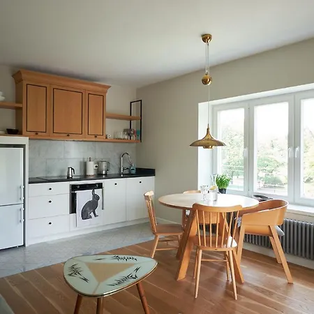 Quiet Village Neighborhood, Close To Metro, Center Apartament Warszawa